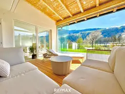 Haus mit zwei Wohnungen auf ca. 820 m² Traumgrundstück mit Berg &amp; Flussblick