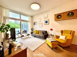 Hugerburg: Loftartige Designerwohnung mit Terrasse und Tiefgaragenstellplatz