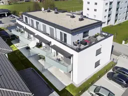 Mehrfamilienwohnhaus mit Spielplatz, Carports und Parkplätzen!