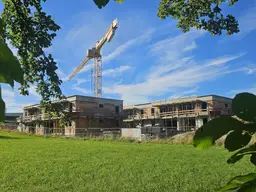 Provisionsfrei! 75 m² Obergeschosswohnung im vorderen Haus mit freiem Traunsteinblick
