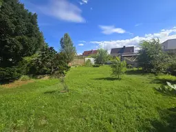 Charmantes Einfamilienhaus 125m² wohnfl. mit 791m² Garten und überdachte Terrasse und Kaminanschluss in Leobersdorf – S-Bahn in der Nähe!
