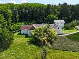 Absolute Ruhelage: Dreikanthof (129m²) mit Wirtschaftsgebäude und Kellerstöckl in Alleinlage in Limbach - Südburgenland!