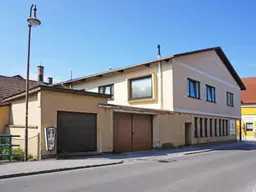 Wohn- und Geschäftshaus mit Nebengebäuden und Garten im Ortszentrum von Maria Anzbach