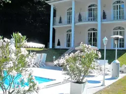 Luxuriöse Villa Nähe Wiener Stadtgrenze mit Pool in Waldrandlage