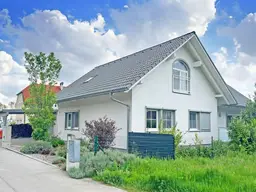 Hervorragendes Einfamilienhaus mit Blick zur Burgruine Emmerberg westlich von Wr. Neustadt