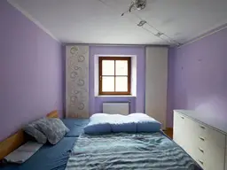 Dachgeschoß-Wohntraum mit Süd-Balkon: 3 Zimmer in grüner Ruhelage zur Miete
