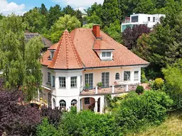 Repräsentative Traum-Villa in ruhiger Aussichtslage! Schwimmhalle, Sauna und Biotop