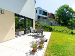 Design trifft Natur: stylische Garten-Maisonettewohnung mit traumhafter Aussicht