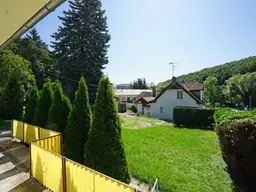 Liegenschaft im Bauland Kerngebiet mit zwei Häusern und Doppelgarage - 400 Meter zum Wienerwaldsee!