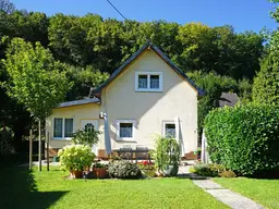 Reizvolles Holzhaus (gedämmt, verputzt) in ruhiger, naturnaher Lage - Neubaupotenzial!