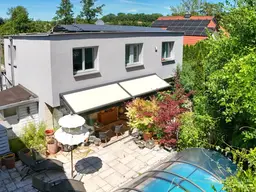 Exklusives Mehrfamilienhaus mit Ateliercharakter, Einliegerwohnung und Pool