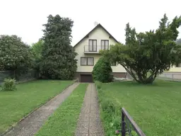 RUHELAGE - GROSSES BAUGRUNDSTÜCK MIT SEHR GEPFLEGTEM EINFAMILIENHAUS