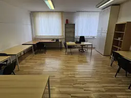 Gut gelegenes Büro in der Nähe von der Auge Gottes Kreuzung (Top 8)