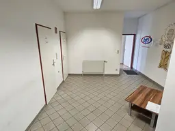 Mieterspezifisch adaptierbare Gewerbeflächen mit Einbauküche in Zentrumsnähe (Top 2)