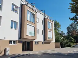 Barrierefreie Mietwohnung mit überdachten PKW-Abstellplatz in zentraler Lage