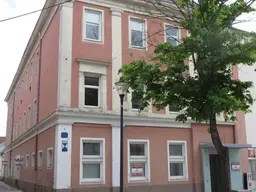 Stadthaus (ehem. SPÖ) mit zugehörigem Parkplatz-Areal