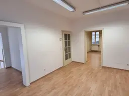 Hauptplatznahes Büro in absoluter Frequenzlage - nahe Busstation