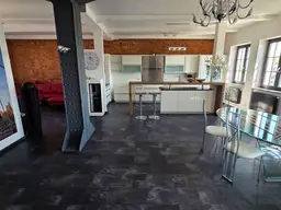 FLEXIBLE Anmietung(en) möglich / Vollmöbliertes Apartment für „Sofort-Nutzer“ / Barrierefreies Penthouse mit Fernblick direkt am Bahnhofplatz