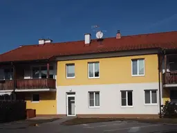 Geförderte Arztpraxis mit 4 PKW-Abstellplätzen | Top 2/5 | EG mit 7 Räumen.