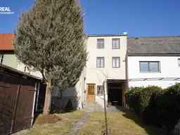 Geräumiges Wohnhaus mit großem Garten und angrenzendem Fischteich