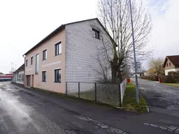 Schönes Stadt-Mehrparteien/Zinshaus mit Geschäftslokal nähe Zentrum