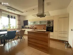 Charmantes Einfamilienhaus mit großem Garten, Keller und Pool - Grundstücksteilung möglich!