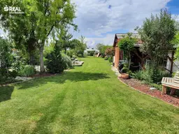 Charmantes Einfamilienhaus mit großem Garten, Keller und Pool - Grundstücksteilung möglich!