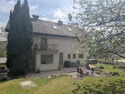 Geräumiges Zweifamilienhaus mit Garten und Terrasse