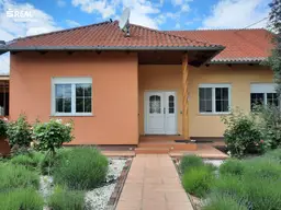 Charmantes Einfamilienhaus mit großem Garten, Keller und Pool - Grundstücksteilung möglich!
