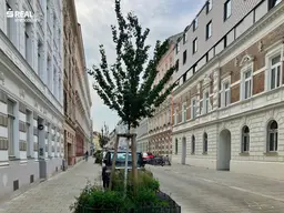 MODERNE DG WOHNUNG IN ELEGANTEM ALTBAU