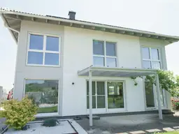 Modern, ruhig und Naturwald Nähe - 155m² ELK Fertighaus mit 6 Zimmer, Garage und gemütlichen Garten!