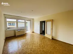 Sanierungsbedürftige 2-Zimmer-Wohnung mit Balkon in Neu-Anif