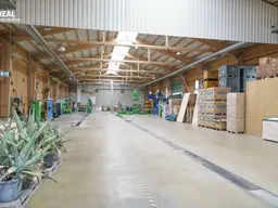 Moderne 1.620m² Lager- Produktionshalle in Autobahnnähe mit 519m² Wohn-/Bürogebäude und 273m² Keller!