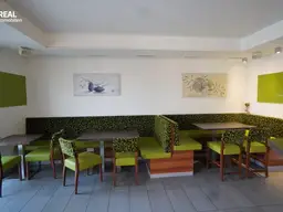 Café im Zentrum von Vitis