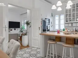 EXKLUSIVE 4 ZIMMER-ALTBAUWOHNUNG MIT TERRASSE IN BESTLAGE
