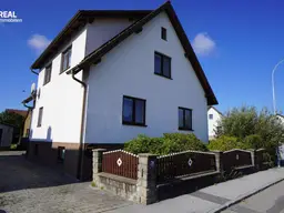 Schönes Stadthaus mit Garten, Garage und großem Schuppen
