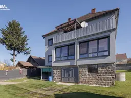Saniertes Mehrparteienhaus mit großem Garten in ruhiger Lage