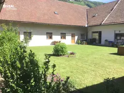 Jahrhundertealte Hofanlage mit Gasthaus und vier Wohnungen in Schrambach