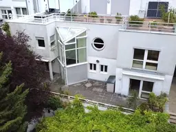 Exklusives Reihenhaus - Wohnen mit Terrasse, Pool und Tiefgarage