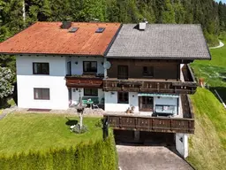 Doppelhaus mit viel Wohn- und Nutzraum und großem Potenzial in Hopfgarten zu verkaufen.