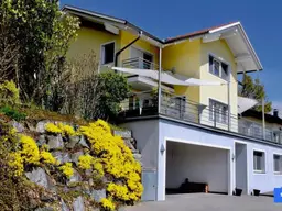 Großzügiges Architektenhaus in Hanglage mit Panoramablick