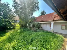 Ländliches Paradies - Sanierungsbedürftiges Landhaus auf großem Grundstück!