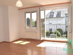 Sehr gepflegte, gartenseitige, lichtdurchflutete 3-Zimmer Mietwohnung, Garagenplatz inklusive