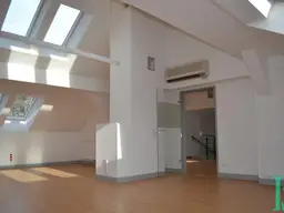 Exzellente Dachgeschosswohnung - Arbeiten in außergewöhnlichem Ambiente