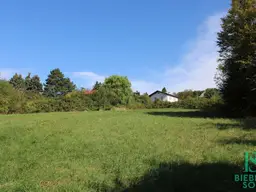 Traumhafter Südhang mit Weit- und Grünblick! Groß – Mittel – Klein - Für Jeden richtig fein!