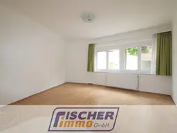 Erstbezug nach Renovierung - Großzügig angelegte 3-Zimmer-Wohnung im Hochparterre in Zentrumslage