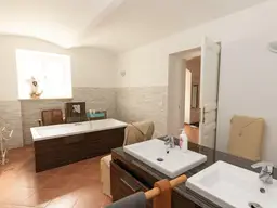 2500 Baden: BÜRO / Praxis / Studio oder Ähnliches im Zentrum Badens - in einem sehr schönen Altbau