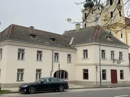 Attraktives Büro bzw. Praxis in zentraler Lage - sanierungsbedürftig !!!