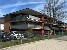 "Urbanes Sonnenrefugium: Dachgeschosswohnung mit Großzügiger Eckterrasse für Morgen- und Mittagssonnenanbeter"