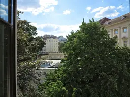 FAMILIENFREUNDLICHE 5-ZIMMER-WOHNUNG AM LIECHTENSTEINPARK
